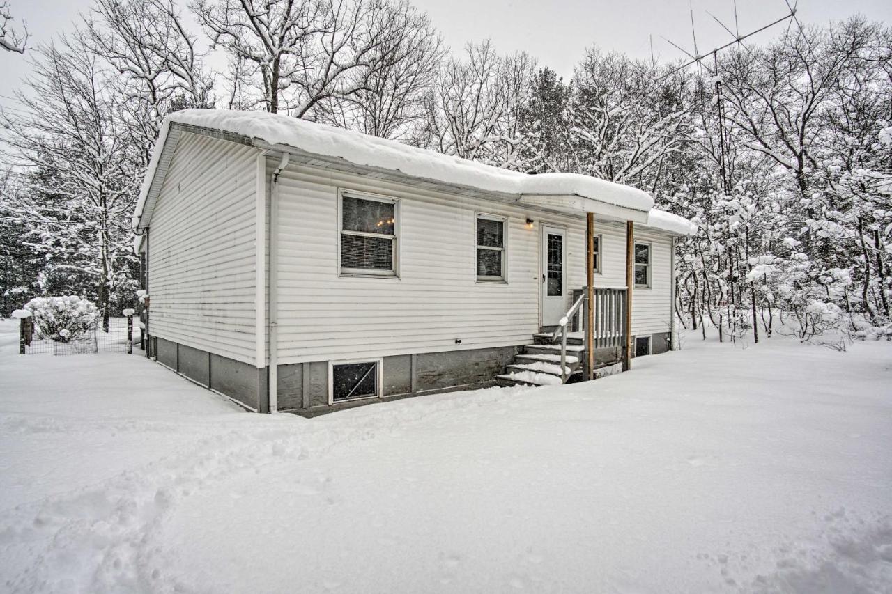 Wooded Twin Lakes Retreat 13 Mi To Lake Michigan! Ngoại thất bức ảnh