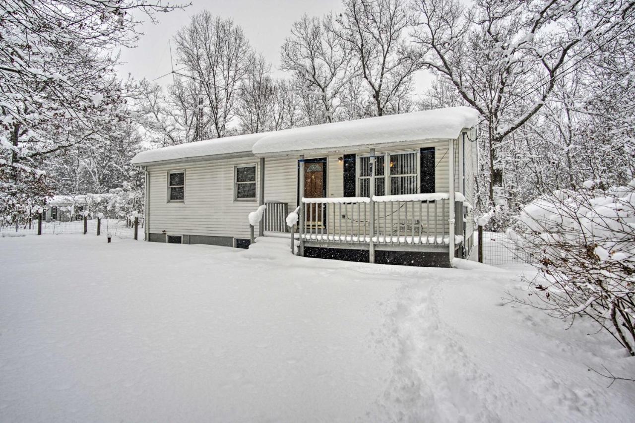 Wooded Twin Lakes Retreat 13 Mi To Lake Michigan! Ngoại thất bức ảnh
